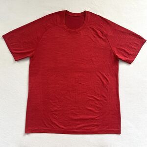 Lululemon Men Red Variegated Metal Vent Short Sleeve Scoop Neck Workout Top XL